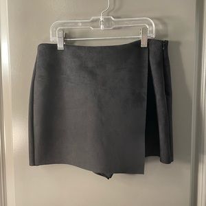 Zara suede black skort